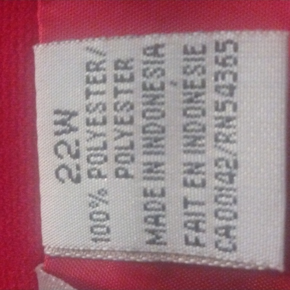 High front slit, knee length ,sexy red skirt. Size 22W.  Tanjay brand - Picture 4 of 7